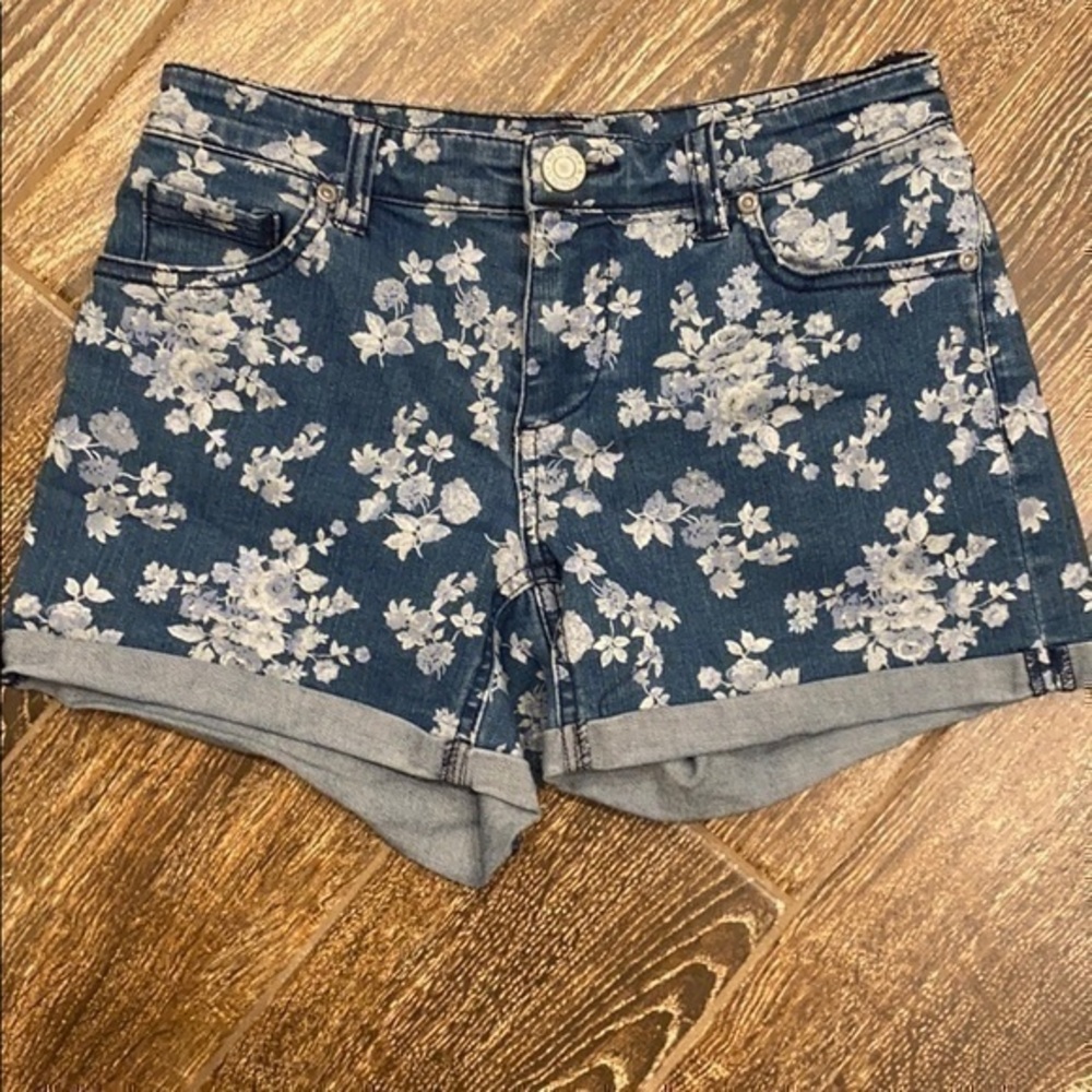 New York & Company Flower Shorts Size 0